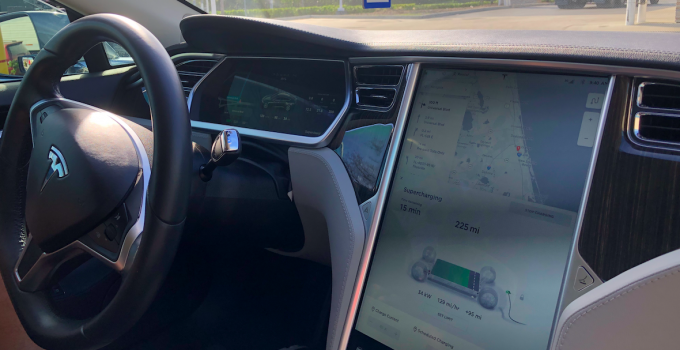 Tesla Autopilot poderá ganhar direção 100% autônoma