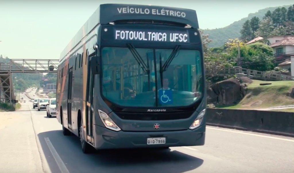 Primeiro ônibus elétrico alimentado por energia solar desenvolvido no Brasil